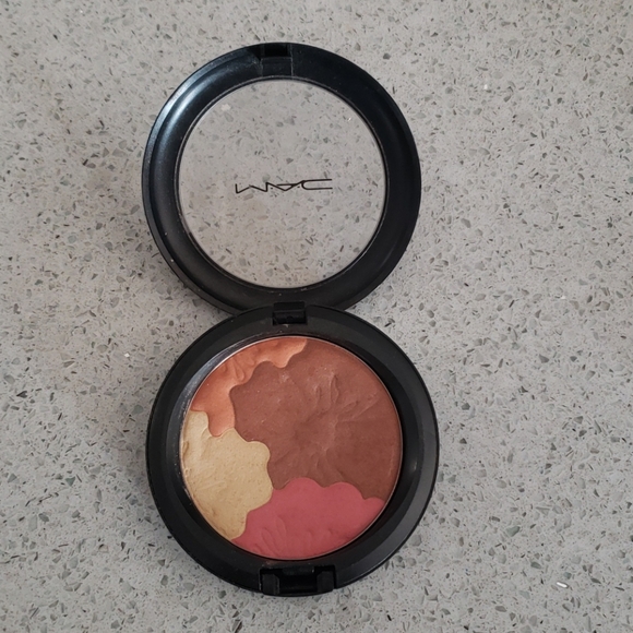 MAC Pearlmatte face powder - Picture 2 of 3